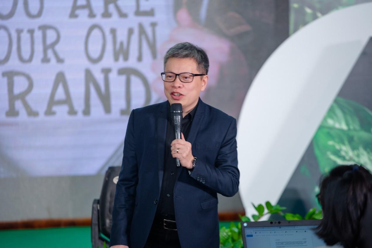 Diễn giả Lê Quốc Vinh (CEO Le Bros) chia sẻ giải pháp xây dựng “Thương hiệu Xanh”.