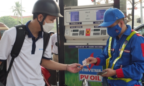 Không còn giảm sàn thuế bảo vệ môi trường, các mặt hàng xăng dầu áp thuế ra sao trong năm 2023?