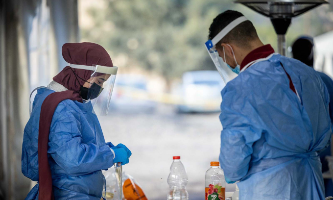 Người nhiễm Covid-19 và virus cúm có nguy cơ tử vong cao gấp đôi - Ảnh: sưu tầm