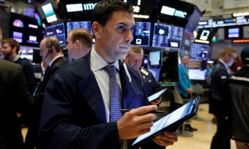 Chứng khoán Mỹ giữ đà tăng điểm, giá dầu lao dốc 7% vì Thượng Hải phong toả, Bitcoin đi lên