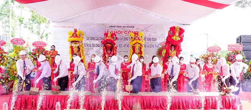 Construction of new Mekong Delta bridge underway