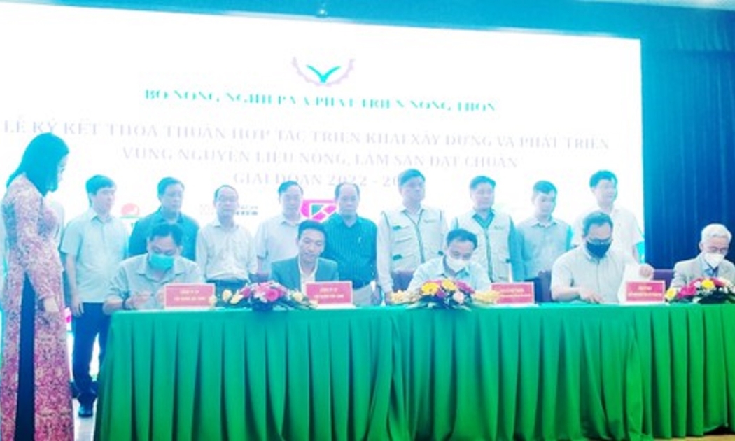 Ký kết xây dựng vùng nguyên liệu nông sản đạt chuẩn.