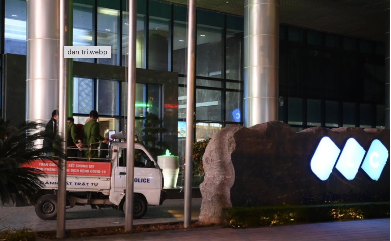 Công an có mặt tại trụ sở FLC - Ảnh: Dân Trí. 