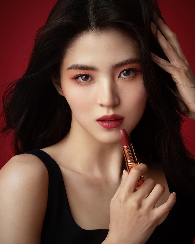 Han So Hee hiện cũng là gương mặt đại diện của nhiều thương hiệu mỹ phẩm đình đám.
