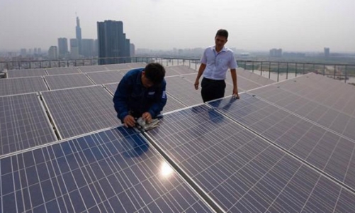 Điện mặt trời mái nhà phát triển “nóng”, hàng loạt công ty điện lực vi phạm quy định