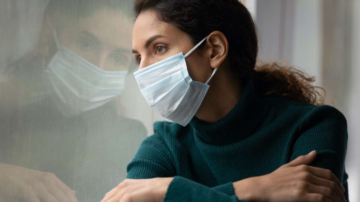 Một số bằng chứng cho thấy virus có thể ẩn náu trong cơ thể và tế bào, khiến chúng ta vẫn còn gặp phải triệu chứng lâu như vậy.