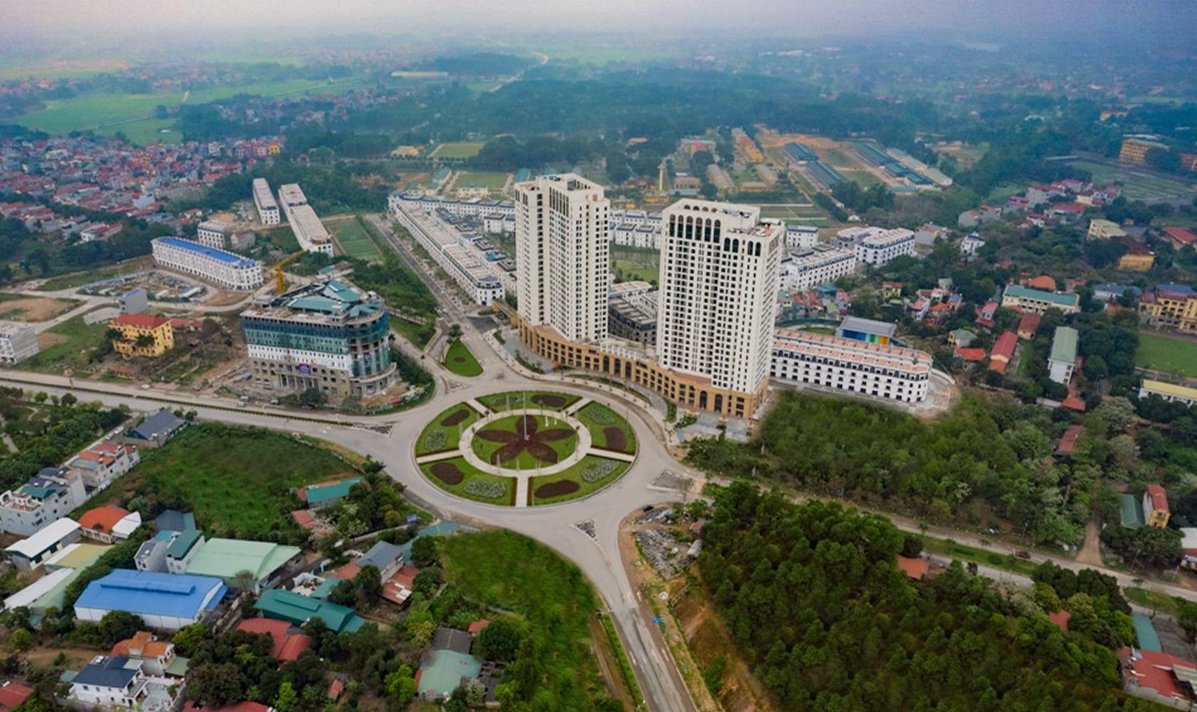 Một g&oacute;c th&agrave;nh phố Vĩnh Y&ecirc;n từ tr&ecirc;n cao.