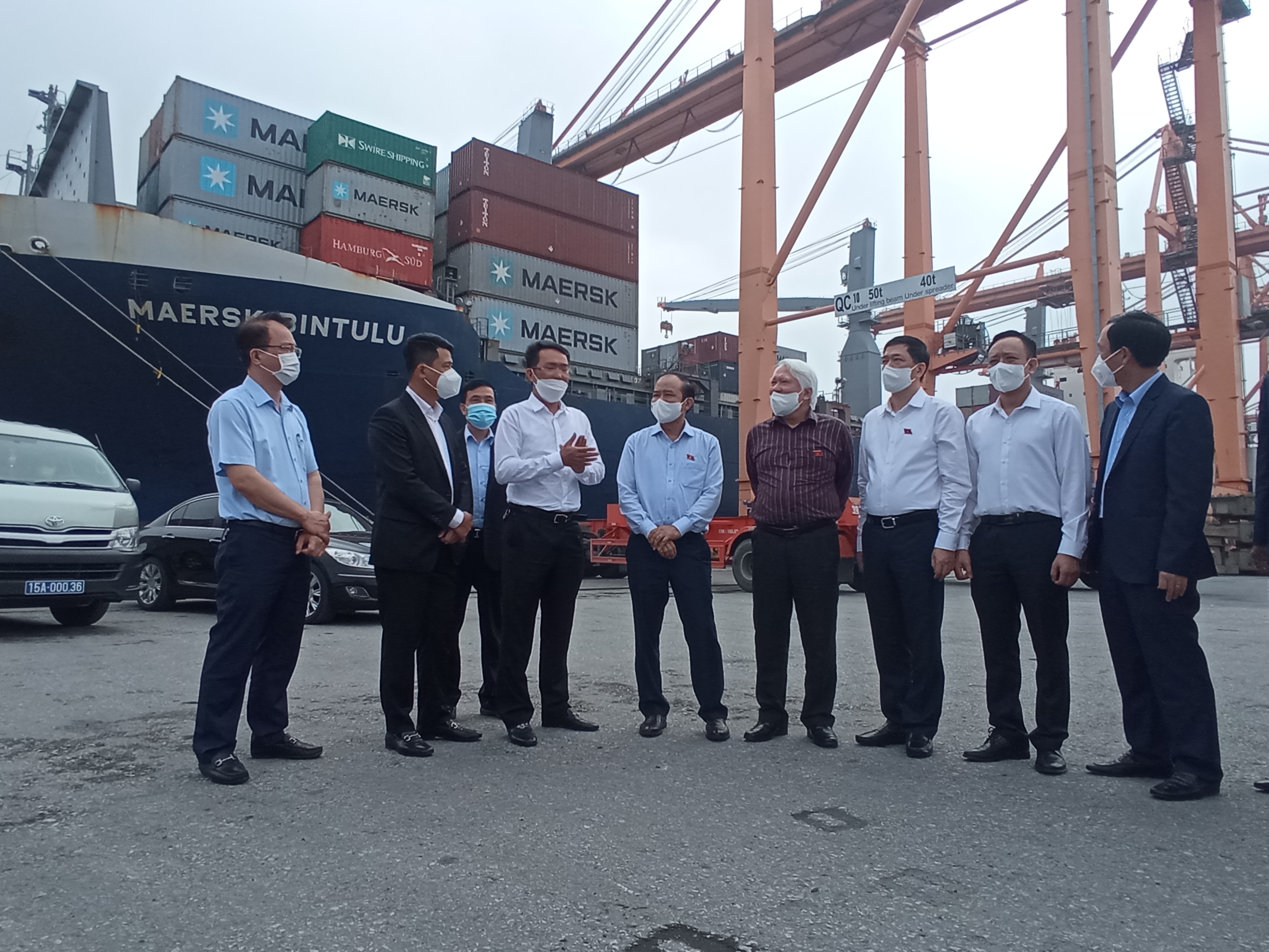 Đoàn Đại biểu Quốc hội khảo sát tại Cảng Hải Phòng 