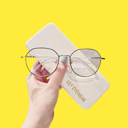 Gọng kính kim loại dành cho nữ từ thương hiệu Lily Eyewear giảm 57% chỉ còn 129.000 đồng.