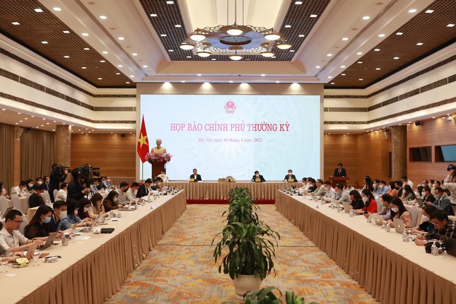 Buổi họp b&aacute;o Ch&iacute;nh phủ chiều 4/4.