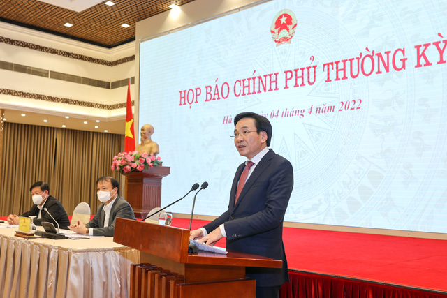Bộ trưởng, Chủ nhiệm Văn phòng Chính phủ Trần Văn Sơn, Người phát ngôn của Chính phủ, cung cấp thông tin tới báo chí tại buổi họp báo Chính phủ thường kỳ tháng 3 vào chiều 4/4. 
