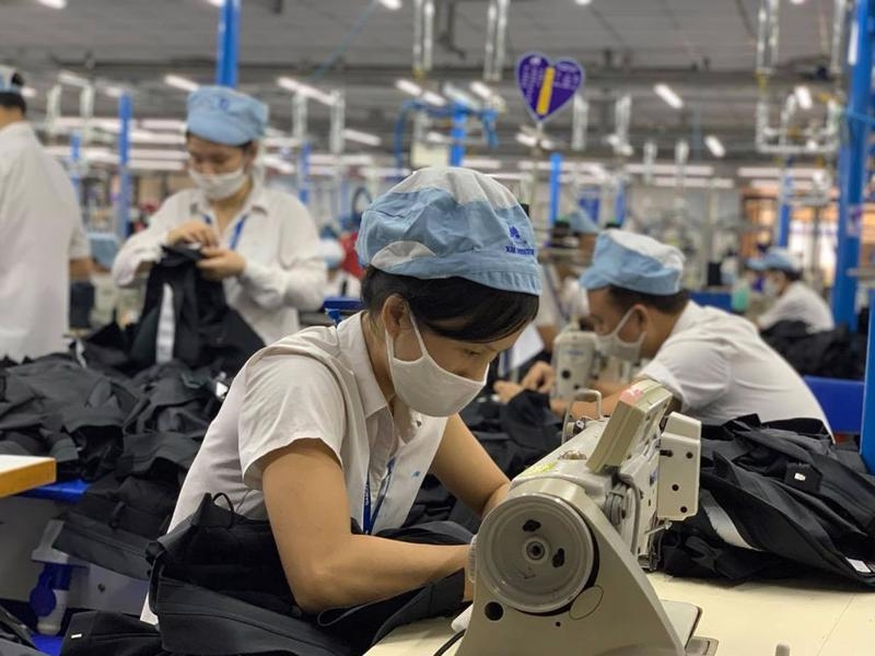 Bộ Tài chính cho rằng, cá nhân có thu nhập trên 17 triệu đồng/tháng (nếu có 1 người phụ thuộc) hay 22 triệu đồng/tháng (nếu có 2 người phụ thuộc) thì số thuế phải nộp rất nhỏ so với thu nhập của cá nhân.