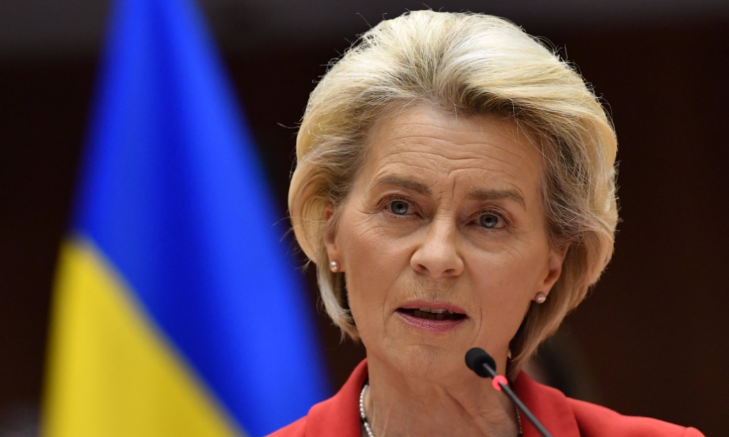 Chủ tịch Ủy ban châu Âu Ursula von der Leyen bài phát biểu tại phiên họp toàn thể của Nghị viện châu Âu tại trụ sở EU ở Brussels, ngày 23/3/2022 - Ảnh: Getty Images