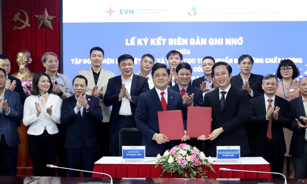 Lễ ký Biên bản ghi nhớ hợp tác tăng cường, đổi mới hoạt động đo lường trong sản xuất, kinh doanh điện năng, giai đoạn đến năm 2030 giữa EVN và STAMEQ...