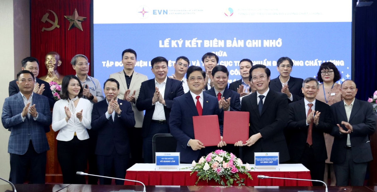 Lễ ký Biên bản ghi nhớ hợp tác tăng cường, đổi mới hoạt động đo lường trong sản xuất, kinh doanh điện năng, giai đoạn đến năm 2030 giữa EVN và STAMEQ...