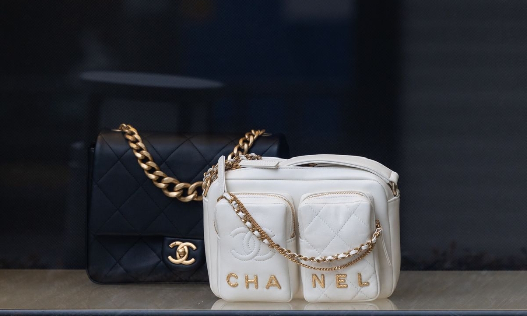 Chanel dừng bán túi cho người Nga muốn mang sản phẩm về quê nhà - Ảnh: Getty Images