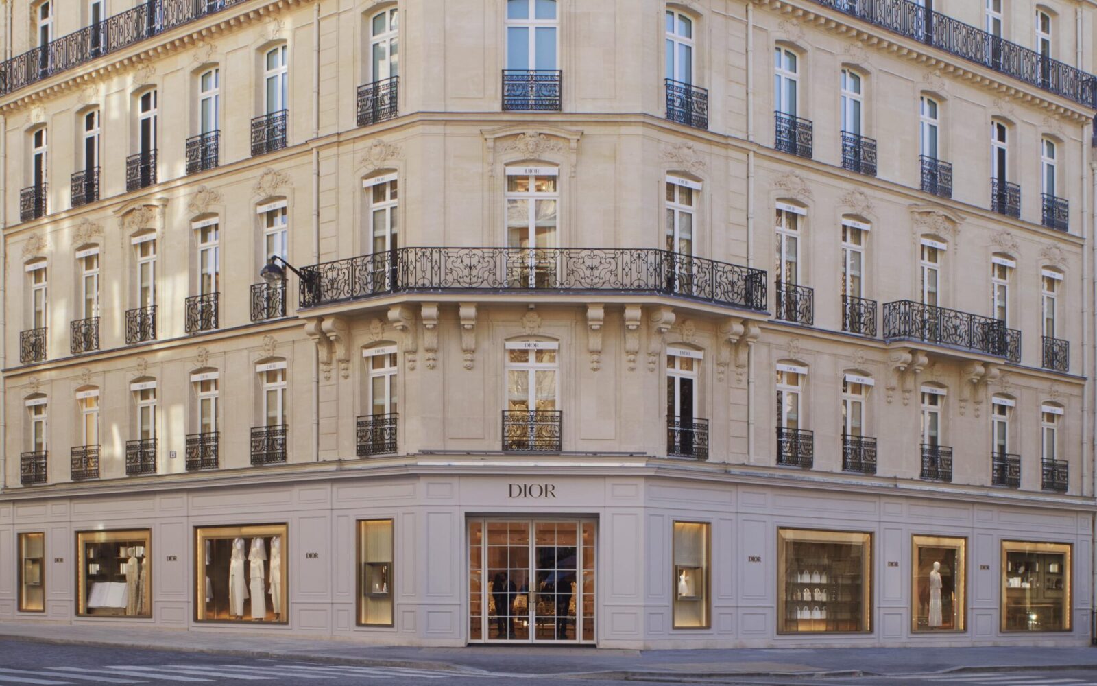 Paris France Christian Dior Building Luxury Store Shops Fronts French  Fashion dior 30 avenue montaigne Stock Photo  Alamy