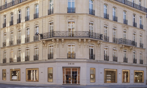 Có gì bên trong cửa hàng thời trang di sản được mệnh danh là “vũ trụ Dior”?