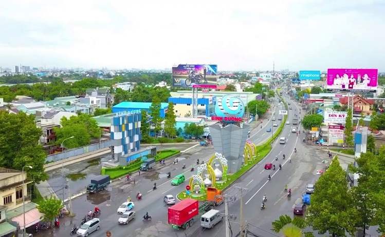 Quốc lộ 13 đoạn qua Bình Dương sẽ được mở rộng từ sáu lên tám làn xe. Dự án dự kiến khởi công trước cuối tháng 4/2022.