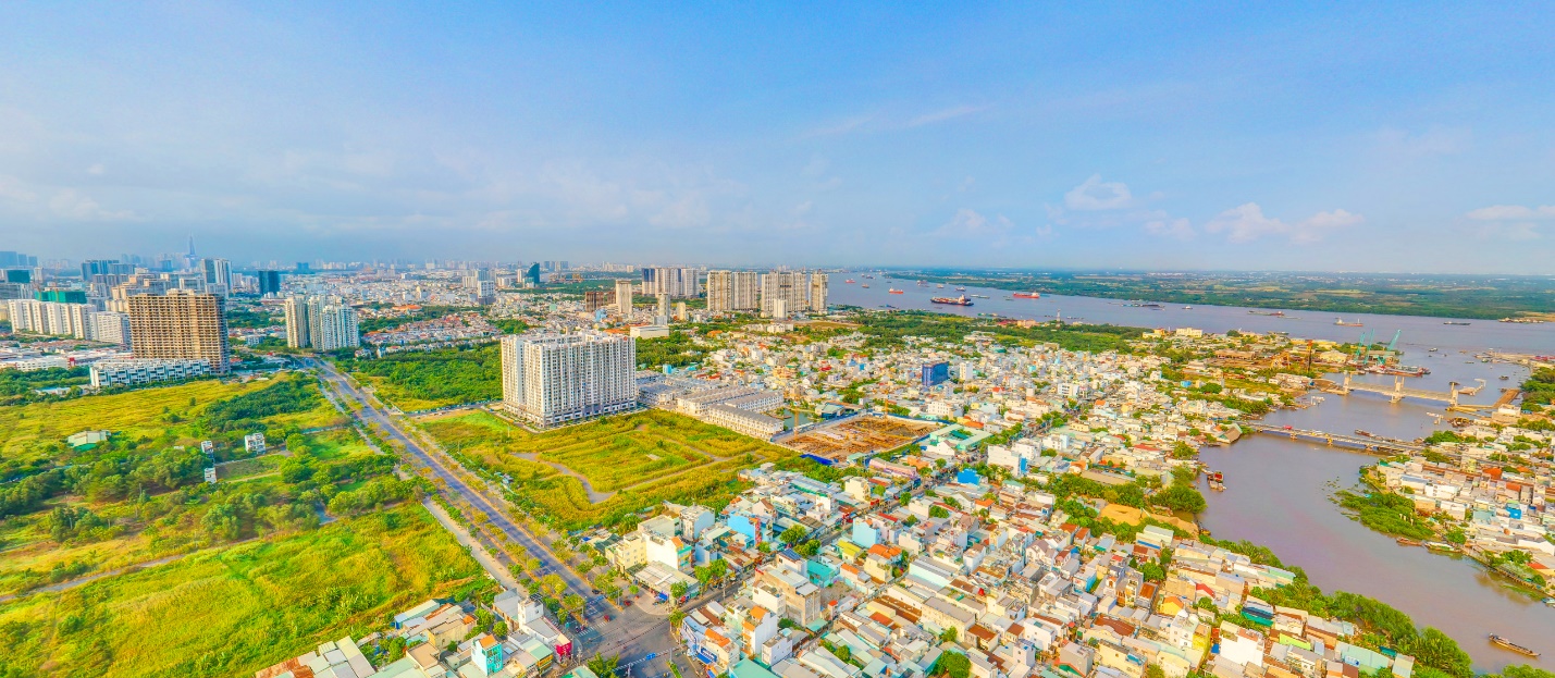 Tầm nhìn trên cao từ Viva Plaza về hướng Thủ Thiêm và sông Phú Xuân.