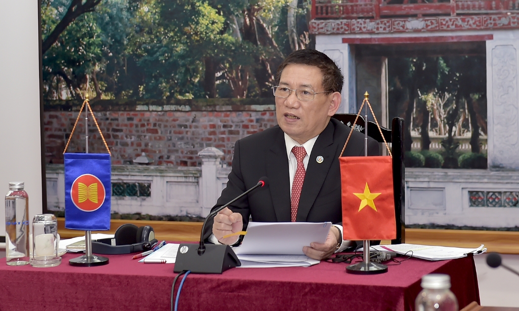Bộ trưởng Bộ Tài chính Hồ Đức Phớc phát biểu tại hội nghị.