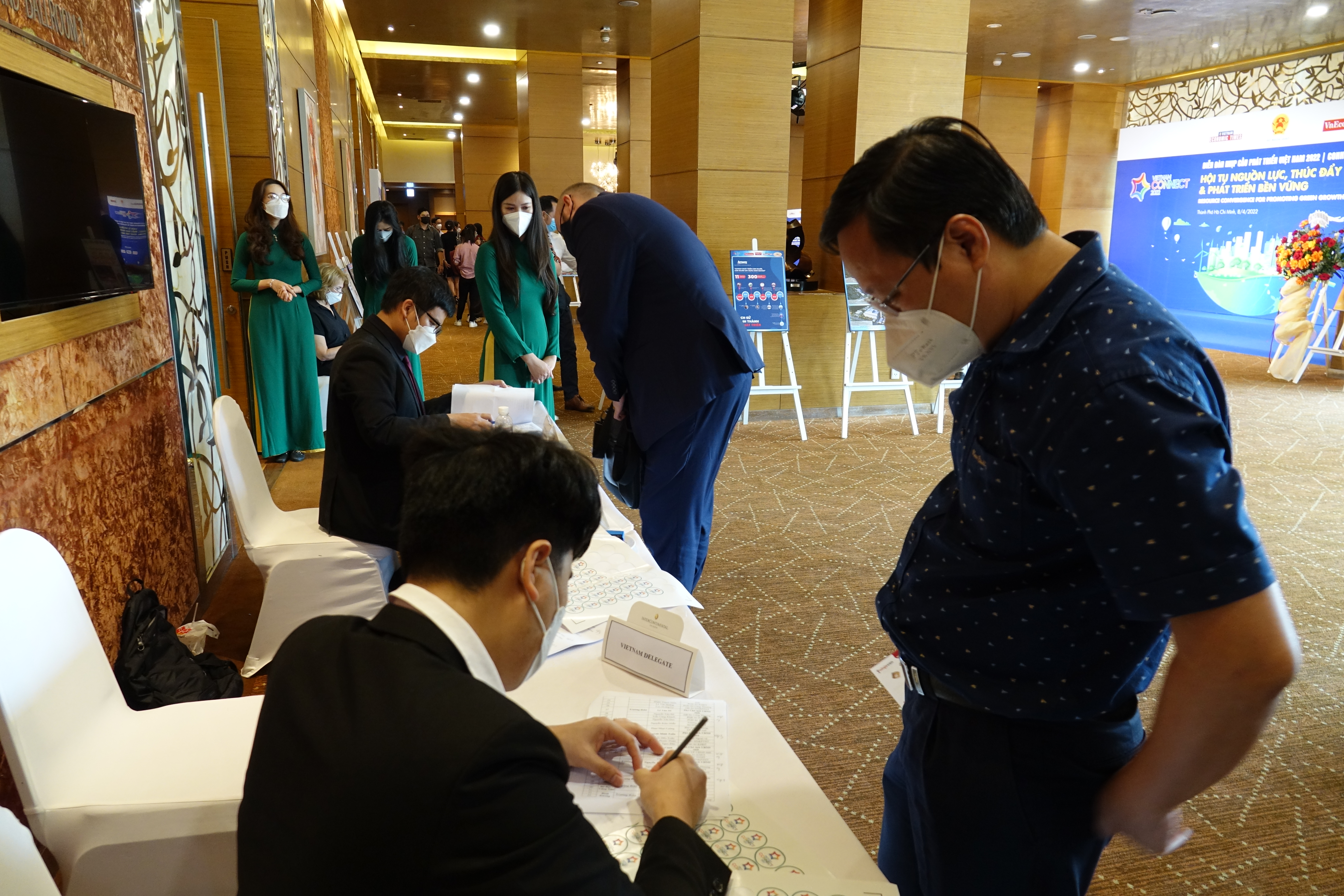 Diễn đàn Nhịp cầu Phát triển Việt Nam 2022 (Vietnam Connect Forum 2022) có sự tham dự khoảng 200 khách mời trực tiếp. 