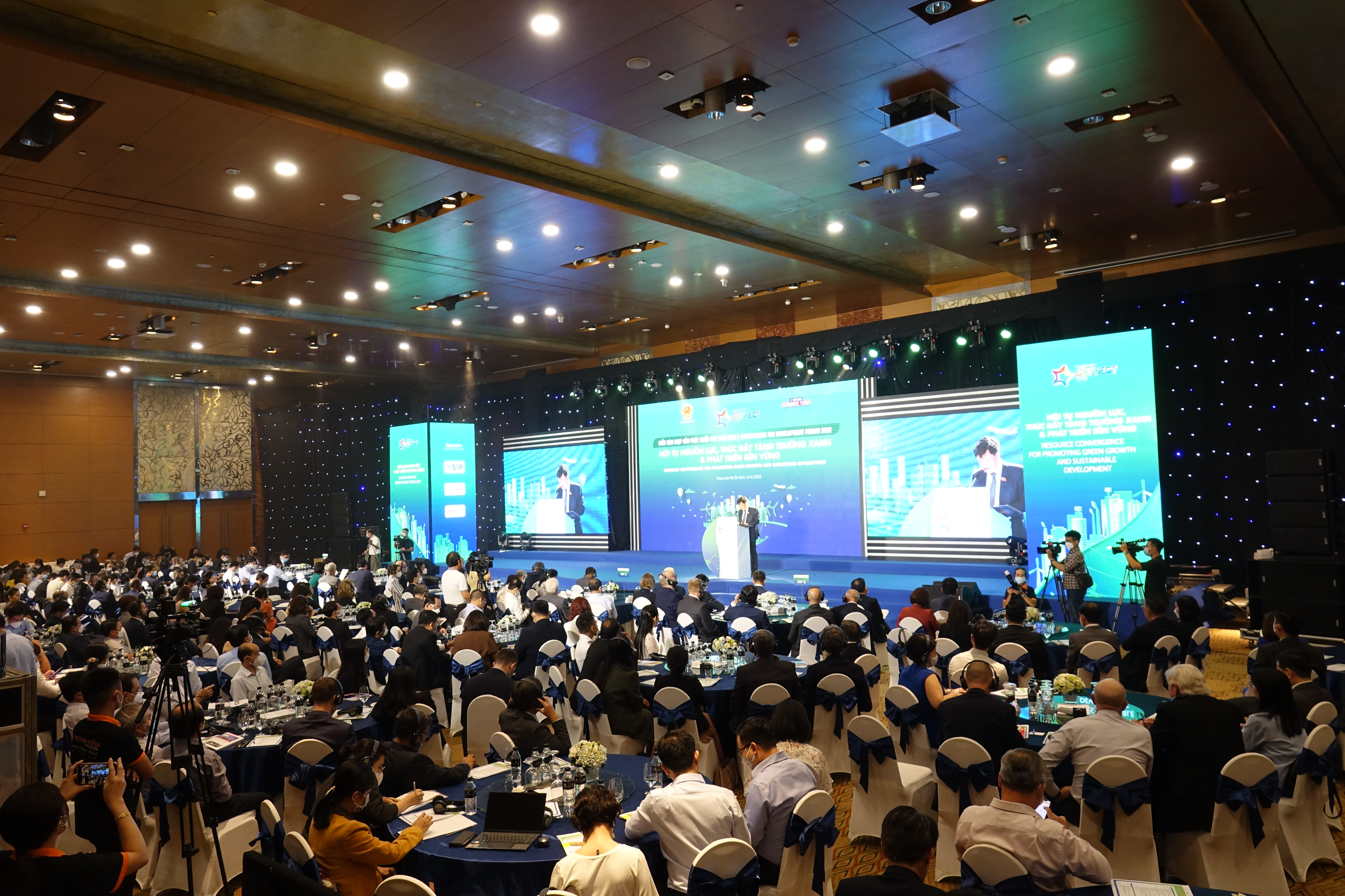 To&agrave;n cảnh diễn đ&agrave;n - Ảnh: Việt Tuấn