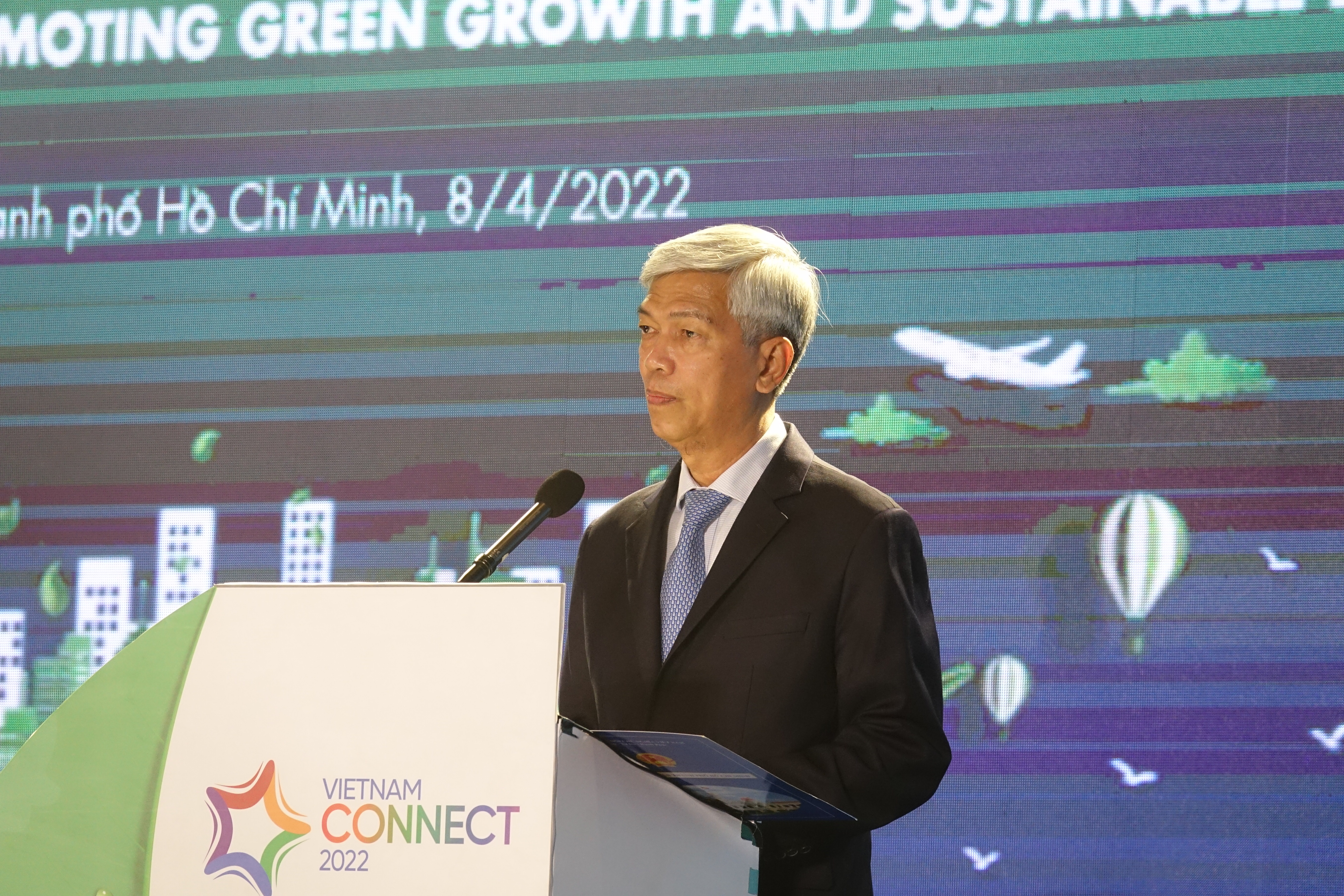 Ph&oacute; Chủ tịch UBND TP.HCM&nbsp;V&otilde; Văn Hoan ph&aacute;t biểu tại Diễn đ&agrave;n ngay 8/4.