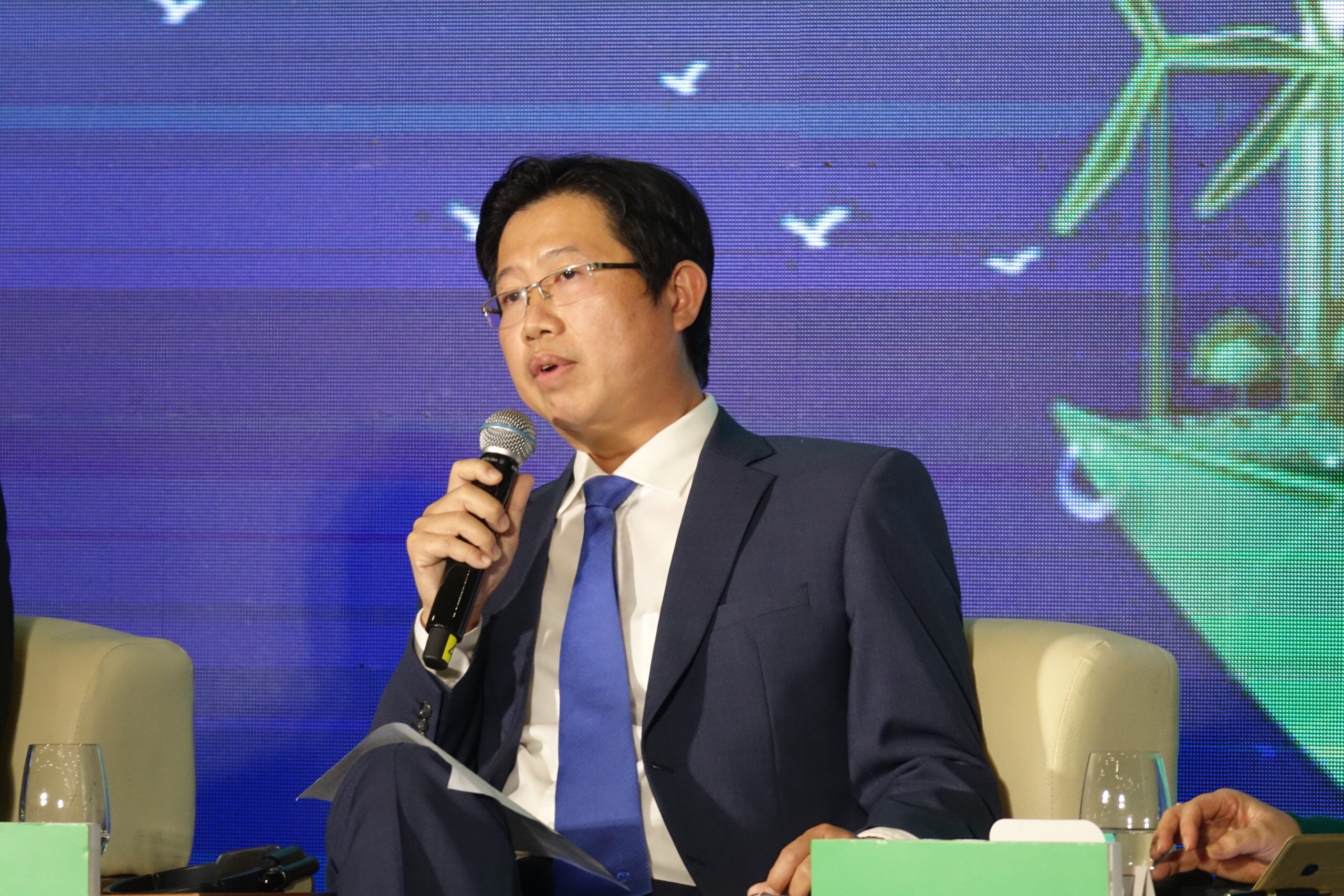 Ông Huỳnh Minh Tuấn, Phó Chủ tịch UBND tỉnh Đồng Tháp phát biểu tại Diễn đàn ngày 8/4.