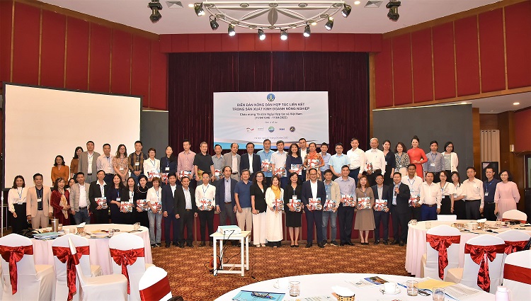 C&aacute;c đại biểu tham gia diễn đ&agrave;n.