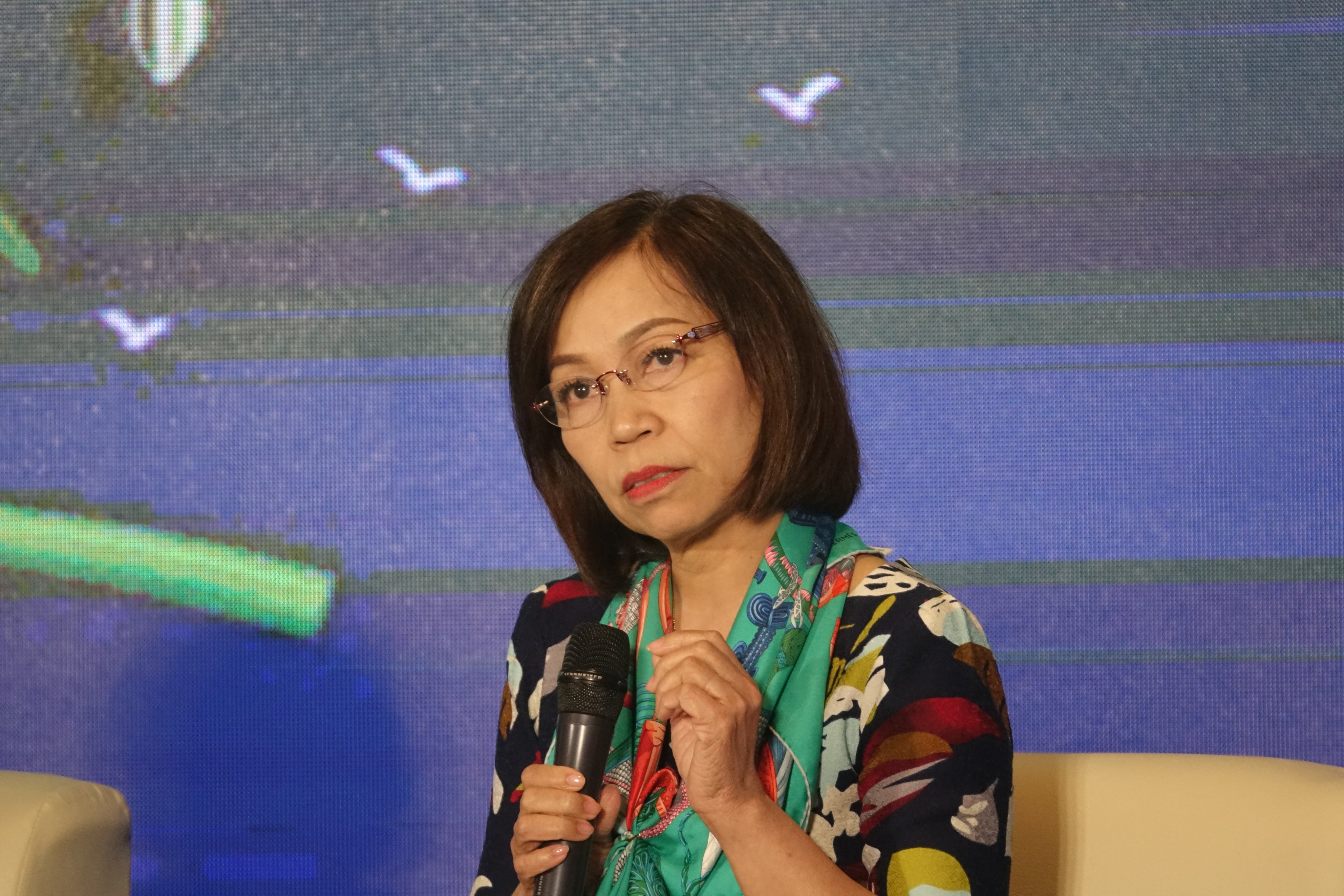 Chủ tịch Deloitte Việt Nam Hà Thu Thanh điều hành phiên thảo luận tại Diễn đàn ngày 8/4.