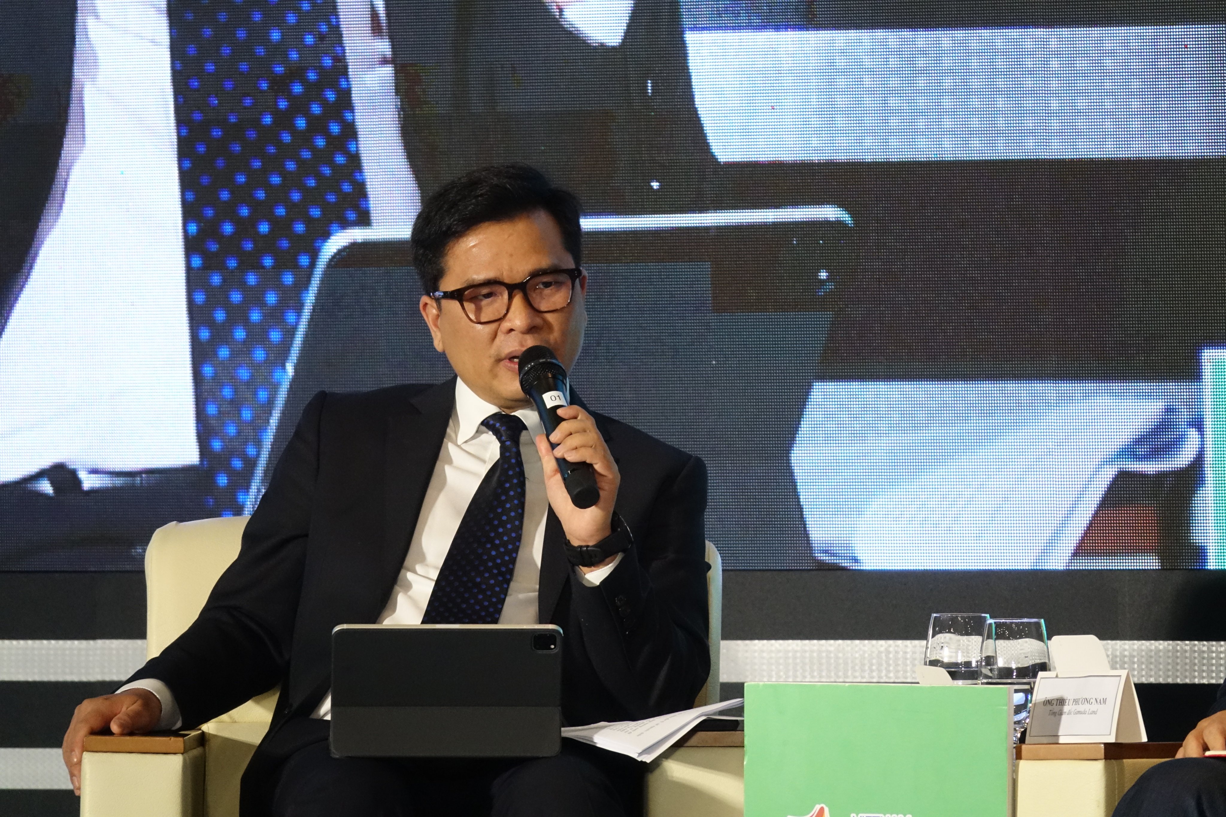 &Ocirc;ng Nguyễn Như Quỳnh, Viện trưởng Viện Chiến lược v&agrave; Ch&iacute;nh s&aacute;ch t&agrave;i ch&iacute;nh, Bộ T&agrave;i ch&iacute;nh ph&aacute;t biểu tại Diễn đ&agrave;n.