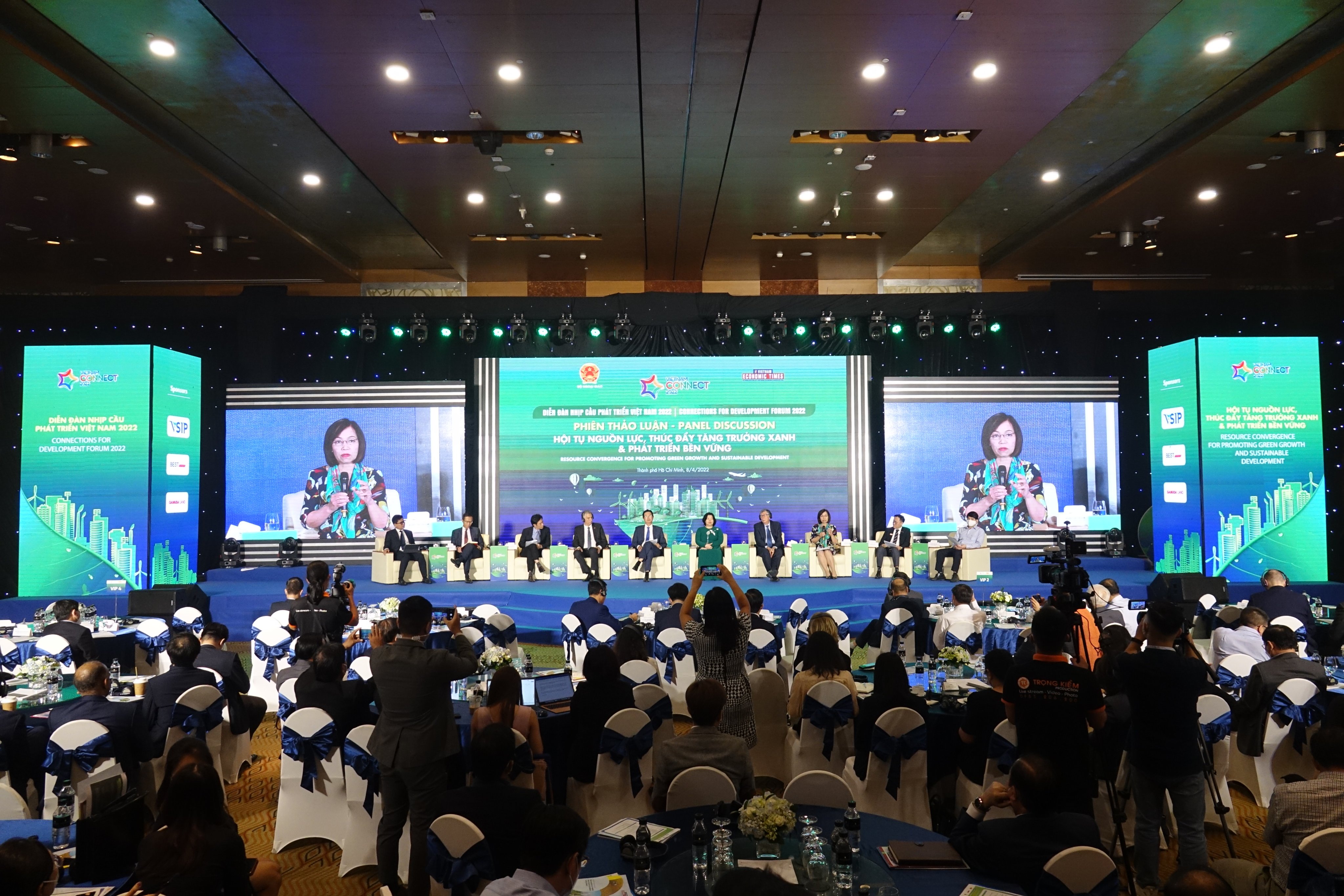 To&agrave;n cảnh Diễn đ&agrave;n ng&agrave;y 8/4/2022.