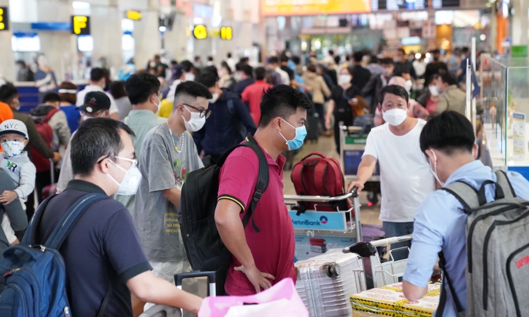Các doanh nghiệp cung ứng dịch vụ vận tải mặt đất như xe buýt, xe điện, taxi, xe hợp đồng phải đảm bảo đủ các phương tiện dịp cao điểm.