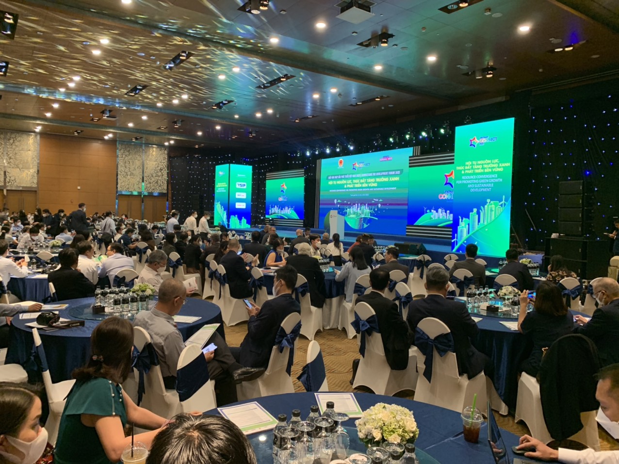 Trước giờ diễn ra sự kiện khoảng 30 ph&uacute;t, gần như tất cả kh&aacute;ch mời, đại biểu đ&atilde; c&oacute; mặt.&nbsp;