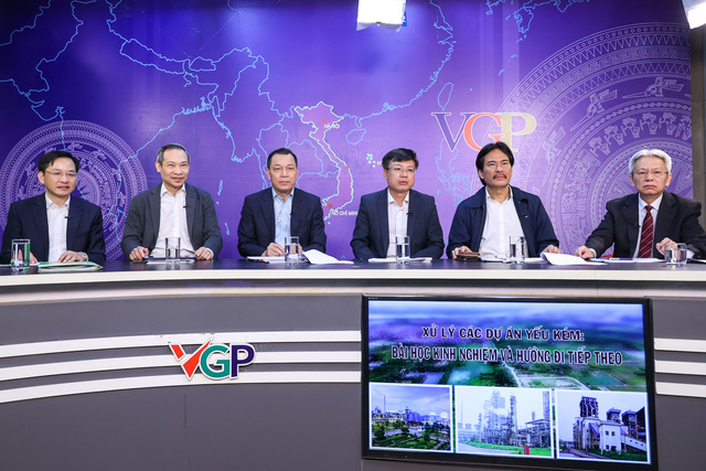 Các vị khách mời tham gia Tọa đàm 