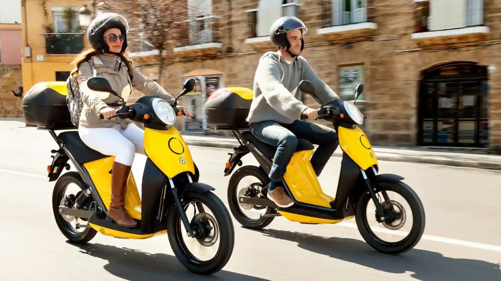 Phần lớn doanh số bán xe điện đến từ phân khúc xe hai và ba bánh