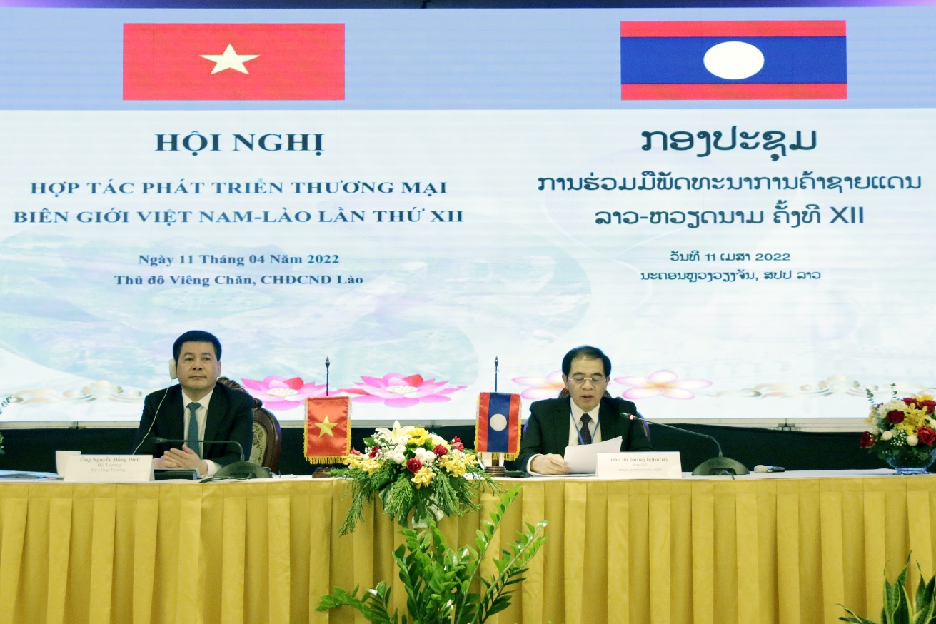 Ông Nguyễn Hồng Diên, Bộ trưởng Bộ Công Thương Việt Nam và ông Khampheng Xaysompheang, Bộ trưởng Bộ Công Thương Lào đồng chủ trì hội nghị.