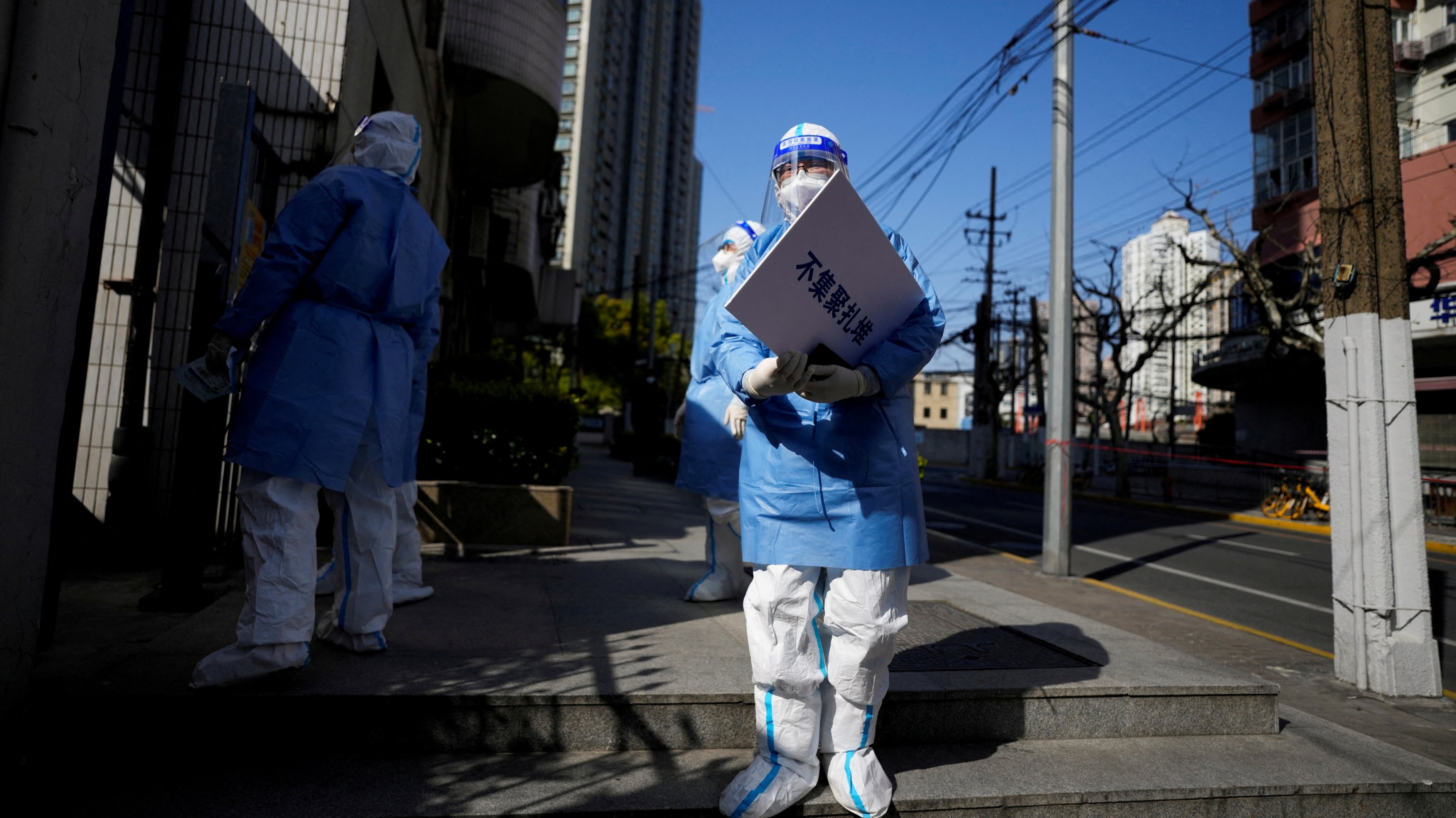 Thượng Hải siết phong tỏa từ ngày 29/3 - Ảnh: Reuters