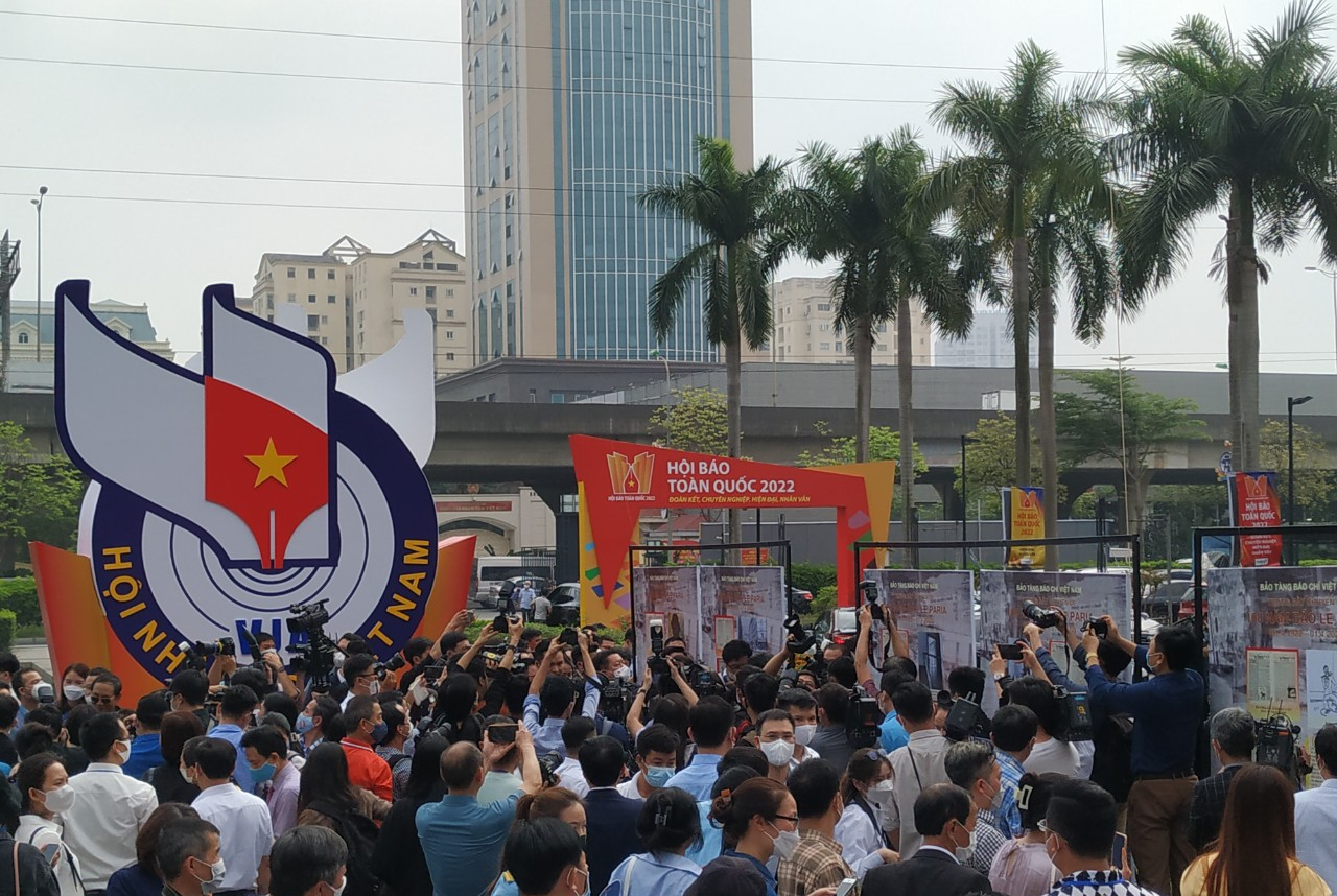 Ng&agrave;y hội của những người l&agrave;m b&aacute;o v&agrave; c&ocirc;ng ch&uacute;ng b&aacute;o ch&iacute;