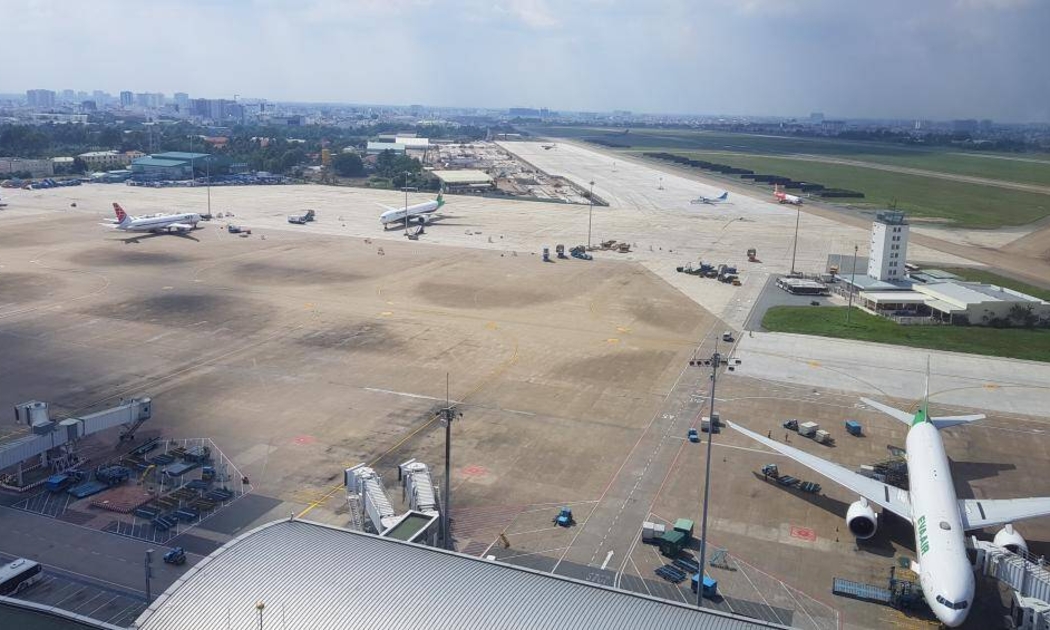 Sân bay Tân Sơn Nhất thường xuyên 