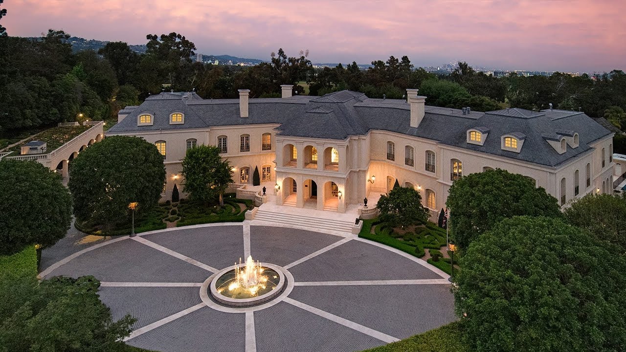 Dinh thự The Manor tại Holmby Hills tăng giá gấp đôi chỉ sau 3 năm (Nguồn : Wikipedia).