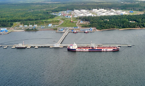 Dầu Nga đang rẻ, nhưng giá thuê tàu chở dầu Nga cao nhất 14 năm