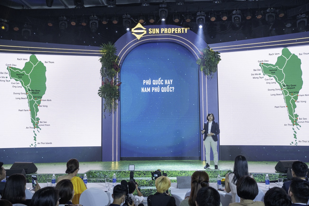 Bà Mai Thị Hồng Quyên - Giám đốc Kinh doanh Sun Property chia sẻ tại sự kiện. Ảnh Sun Property.