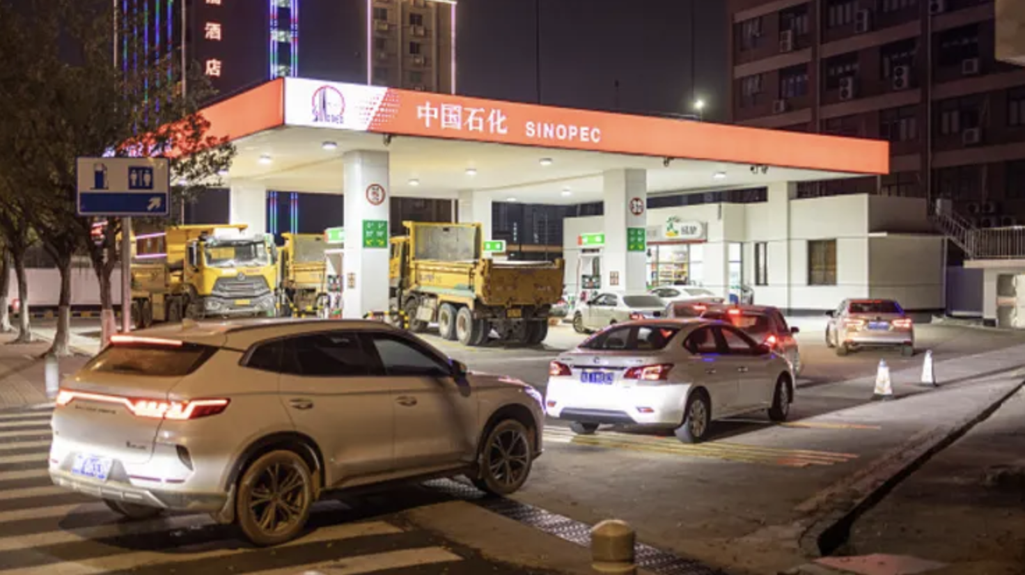 Giá xăng dầu tăng 24,1% so với cùng kỳ năm ngoái là nguyên nhân lớn nhất đẩy CPI tháng 3 của Trung Quốc tăng - Ảnh: Getty/CNBC.