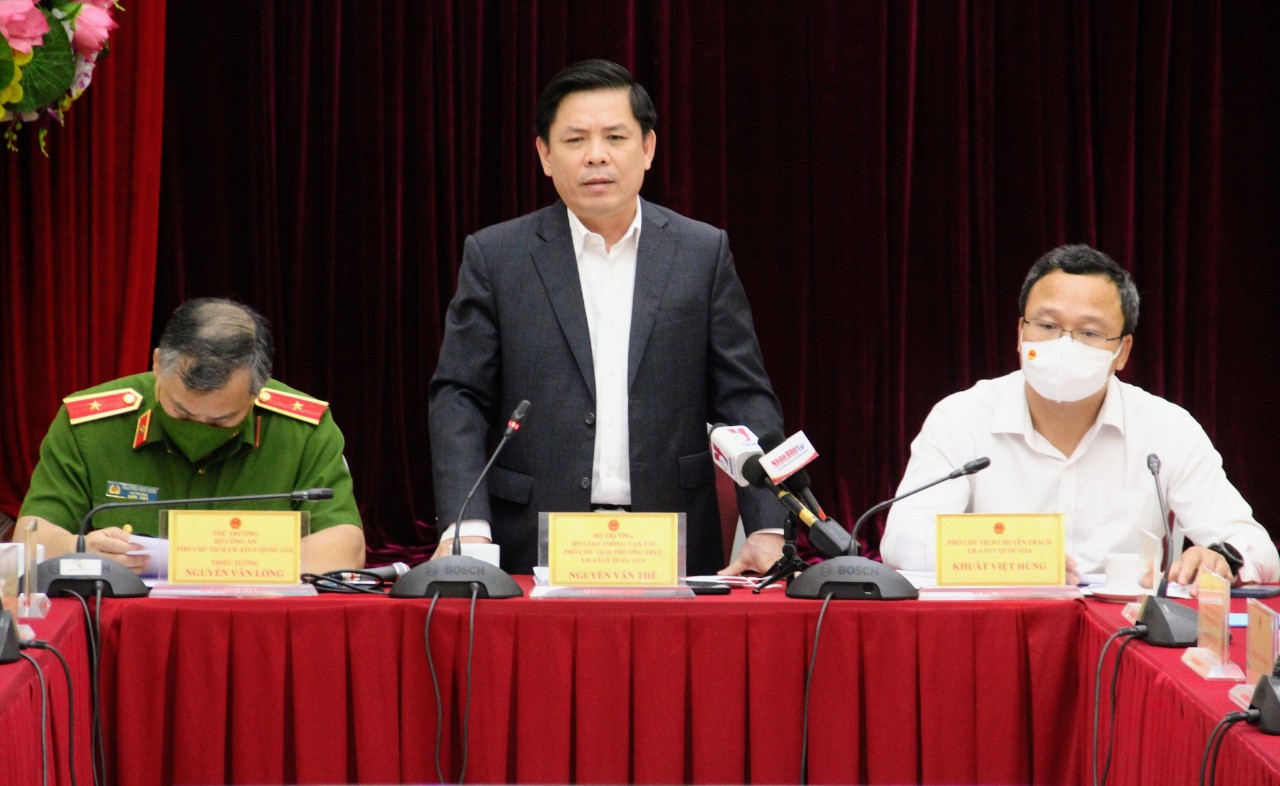 Bộ trưởng Bộ Giao thông vận tải, Phó Chủ tịch Thường trực Ủy ban An toàn giao thông Quốc gia Nguyễn Văn Thể chủ trì Hội nghị