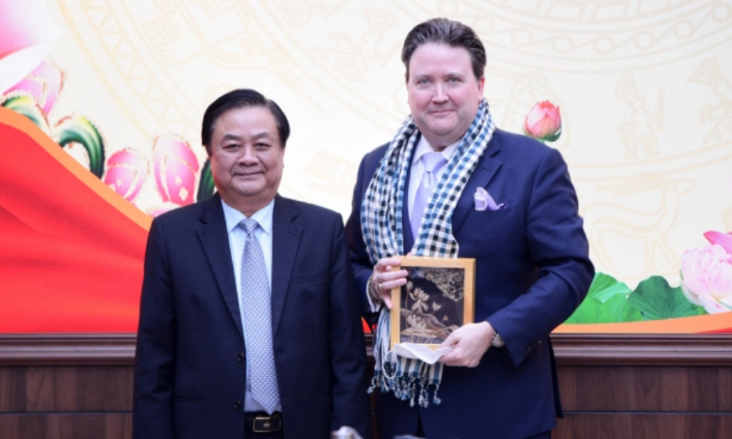 Bộ trưởng Lê Minh Hoan và Đại sứ Mỹ Marc E. Knapper.