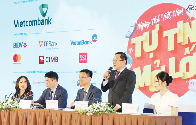 Ban Tổ chức chia sẻ thông tin tại buổi họp báo Ngày Thẻ Việt Nam lần thứ 2 diễn ra hôm 6/4.