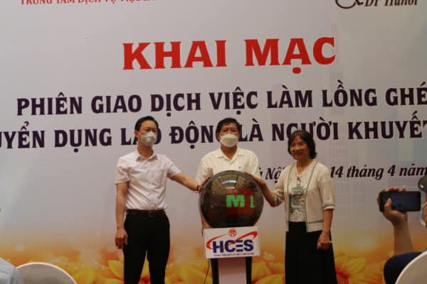 Phi&ecirc;n giao dịch việc l&agrave;m lồng gh&eacute;p tuyển dụng lao động l&agrave; người khuyết tật ng&agrave;y 14/4.&nbsp;