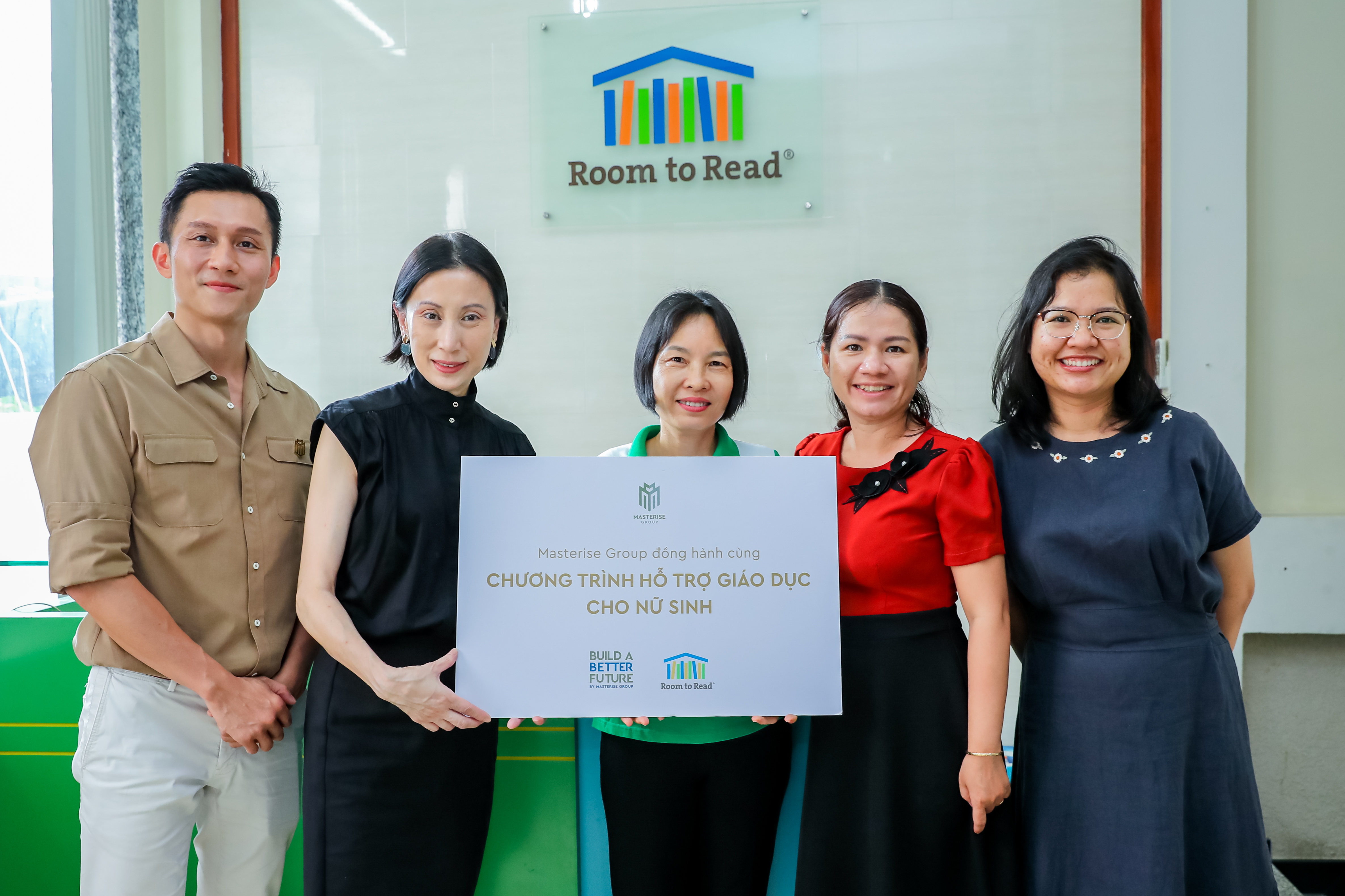 Đại diện Masterise Group tới thăm và trao đổi với đại diện Room to Read về việc đồng hành cùng Hỗ trợ giáo dục cho nữ sinh.